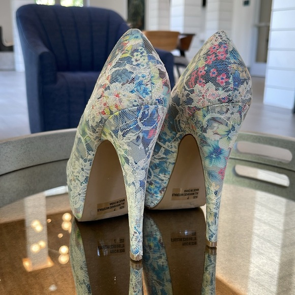 Nude Floral Lace Pump Heels Size 7 - Picture 5 of 8